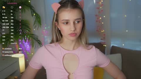 Snapshot of fluffy_angel chatting on 25, 12, 2024 Adeline online show from 25, 12, 2024