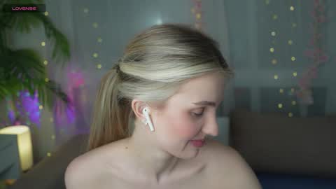 Snapshot of fluffy_angel chatting on 20, 1, 2025 Adeline online show from 20, 1, 2025