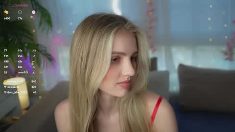 Snapshot of fluffy_angel chatting on 22, 1, 2025 Adeline online show from 22, 1, 2025