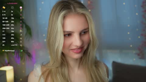 Snapshot of fluffy_angel chatting on 26, 1, 2025 Adeline online show from 26, 1, 2025