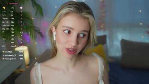 Snapshot of fluffy_angel chatting on 26, 1, 2025 Adeline online show from 26, 1, 2025