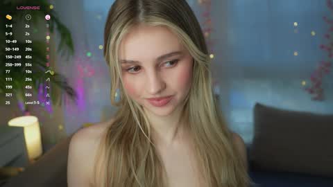 Snapshot of fluffy_angel chatting on 27, 1, 2025 Adeline online show from 27, 1, 2025