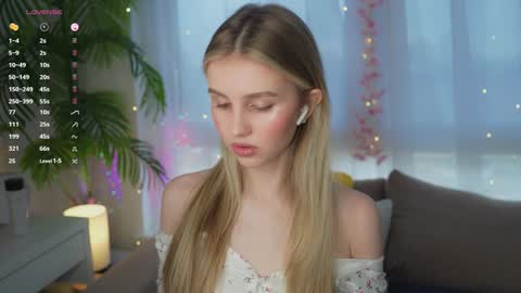 Snapshot of fluffy_angel chatting on 6, 2, 2025 Adeline online show from 6, 2, 2025