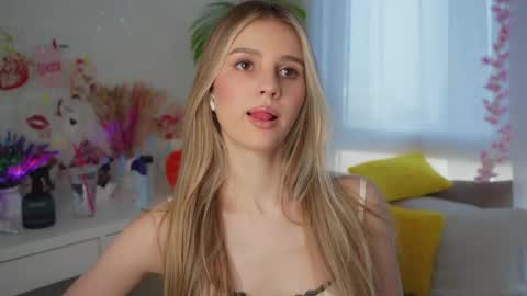 Snapshot of fluffy_angel chatting on 12, 3, 2025 Adeline online show from 12, 3, 2025