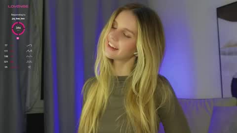 Snapshot of fluffy_angel chatting on 27, 10, 2025 Adeline online show from 27, 10, 2025