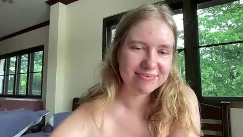 Snapshot of fluffy_bunnyxxx chatting on 10, 3, 2025 fluffy_bunnyxxx online show from 10, 3, 2025