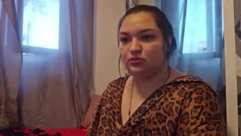 fluffyluna235 online show from 2, 12, 2025