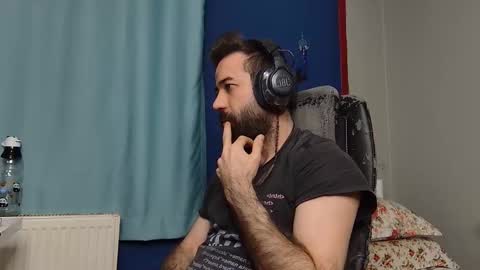 Snapshot of flycb chatting on 12, 11, 2025 Fly online show from 12, 11, 2025