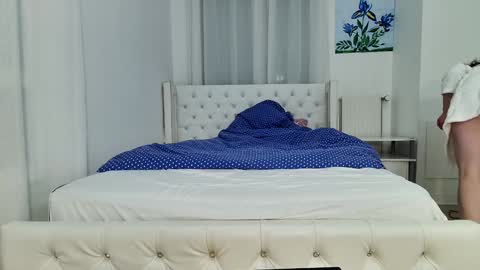 Snapshot of flymybutterfly chatting on 29, 12, 2024 flymybutterfly online show from 29, 12, 2024