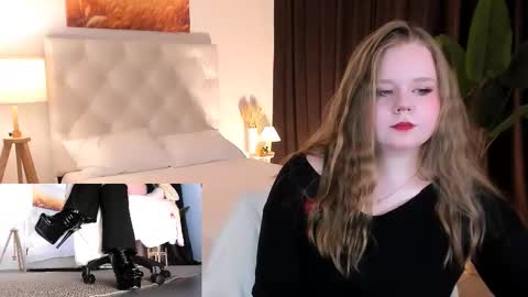 Snapshot of footfetish_baby chatting on 16, 9, 2025 Molly online show from 16, 9, 2025