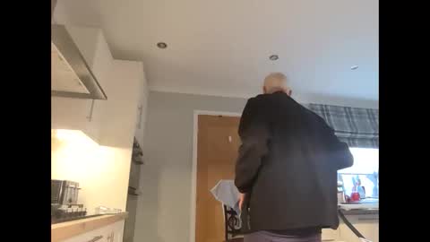 Snapshot of footworshiper2211 chatting on 10, 11, 2025 footworshiper2211 online show from 10, 11, 2025