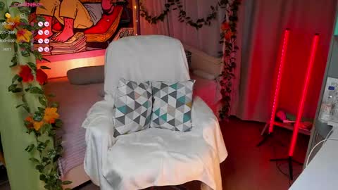 Snapshot of forest_lina chatting on 10, 12, 2024 online show from 10, 12, 2024