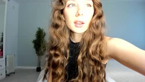 Snapshot of fox_beauty chatting on 25, 9, 2025 Kira online show from 25, 9, 2025