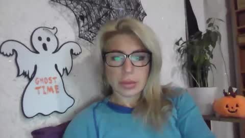 fox_red_lady7 online show from 27, 10, 2025