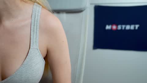 Snapshot of foxeslovefoxes chatting on 8, 1, 2025 CUSTOM PHOTOS AND VIDEOS - online show from 8, 1, 2025