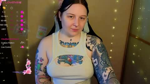 Snapshot of foxgirlandmerguis chatting on 23, 5, 2026 Belinda online show from 23, 5, 2026