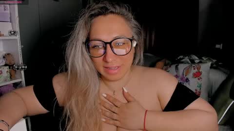 Snapshot of foxxxy__lady chatting on 23, 4, 2026 Kris online show from 23, 4, 2026