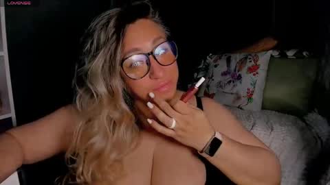Snapshot of foxxxy__lady chatting on 28, 5, 2026 Kris online show from 28, 5, 2026