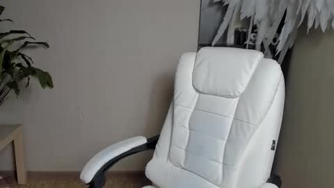 Snapshot of foxy_blond chatting on 10, 9, 2025 Foxy online show from 10, 9, 2025