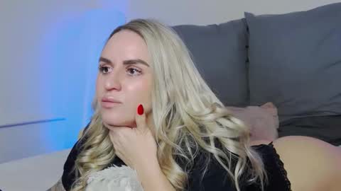 Foxy Kimmi online show from 7, 1, 2026