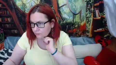 Snapshot of foxydesiree chatting on 21, 5, 2026 foxydesiree online show from 21, 5, 2026