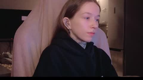 Snapshot of fran_bow chatting on 3, 2, 2026 fran_bow online show from 3, 2, 2026