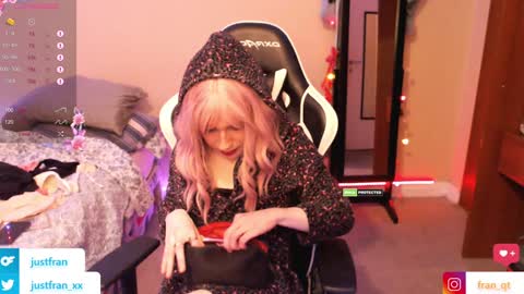 Snapshot of fran_qt chatting on 6, 1, 2025 Fran online show from 6, 1, 2025