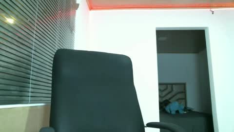 franccesco_699 online show from 5, 1, 2025