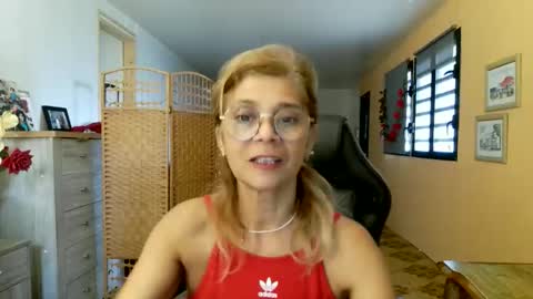 Snapshot of francelune chatting on 3, 5, 2026 francelune online show from 3, 5, 2026