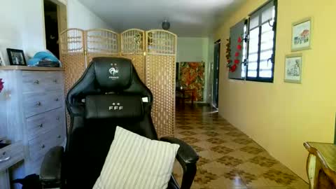 Snapshot of francelune chatting on 8, 5, 2026 francelune online show from 8, 5, 2026