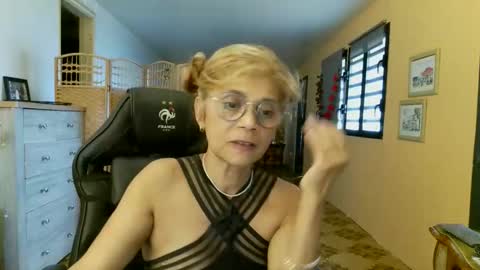 Snapshot of francelune chatting on 23, 5, 2026 francelune online show from 23, 5, 2026