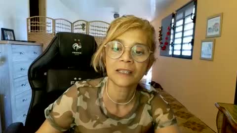 Snapshot of francelune chatting on 24, 5, 2026 francelune online show from 24, 5, 2026