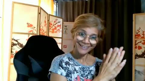 Snapshot of francelune chatting on 16, 6, 2026 francelune online show from 16, 6, 2026