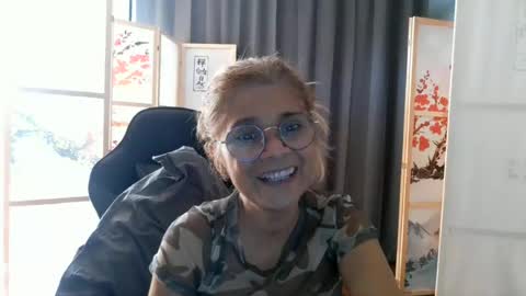 Snapshot of francelune chatting on 10, 7, 2026 francelune online show from 10, 7, 2026