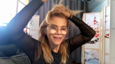Snapshot of francelune chatting on 17, 7, 2026 francelune online show from 17, 7, 2026