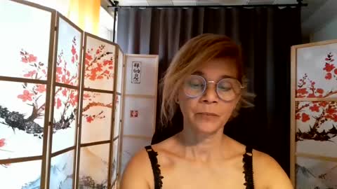 Snapshot of francelune chatting on 25, 7, 2026 francelune online show from 25, 7, 2026