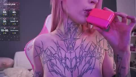 Snapshot of fraulein_mooon chatting on 30, 4, 2026 Asya UwU online show from 30, 4, 2026