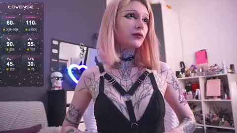 Snapshot of fraulein_mooon chatting on 28, 5, 2026 Asya UwU online show from 28, 5, 2026