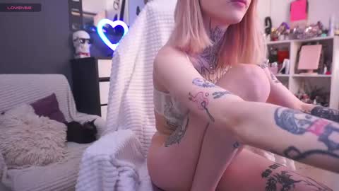 Snapshot of fraulein_mooon chatting on 29, 5, 2026 Asya UwU online show from 29, 5, 2026