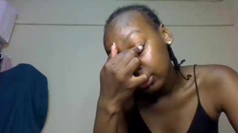 Snapshot of freaky_beauty chatting on 7, 7, 2026 freaky_beauty online show from 7, 7, 2026