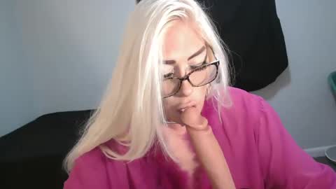 Snapshot of freakybarbi chatting on 20, 9, 2025 Freaky Barbi online show from 20, 9, 2025