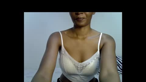 Snapshot of freakymia99 chatting on 28, 11, 2025 mia online show from 28, 11, 2025