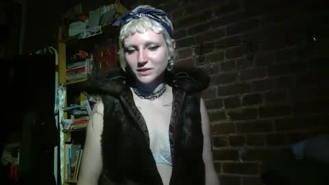 Lily Red online show from 5, 5, 2026