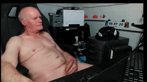Snapshot of freecamdick chatting on 24, 11, 2025 freecamdick online show from 24, 11, 2025