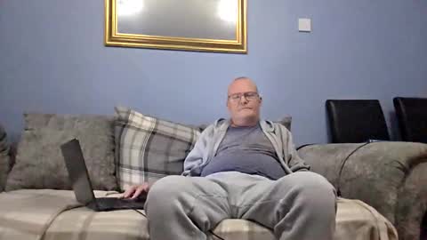 friendlydave528793 online show from 15, 12, 2025