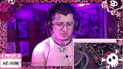 Snapshot of ftmbiggestclit chatting on 12, 6, 2026 Kevin online show from 12, 6, 2026