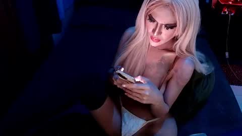 Snapshot of fuckinghotnicolets chatting on 26, 5, 2026 QUEEN OF COMMAND and CUMDUNGEON9 online show from 26, 5, 2026