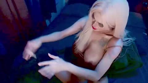 Snapshot of fuckinghotnicolets chatting on 25, 6, 2026 QUEEN OF COMMAND and CUMDUNGEON9 online show from 25, 6, 2026