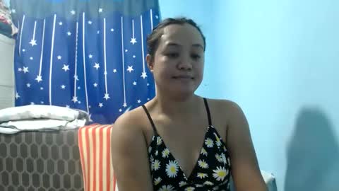 Snapshot of funluvnpinay4u chatting on 25, 4, 2026 MAE online show from 25, 4, 2026