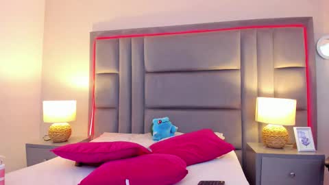 gabymoreau online show from 6, 11, 2025